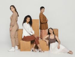 Style Decoded: Unraveling the Secrets of Masterful and Stylish Pairings group women spending time together